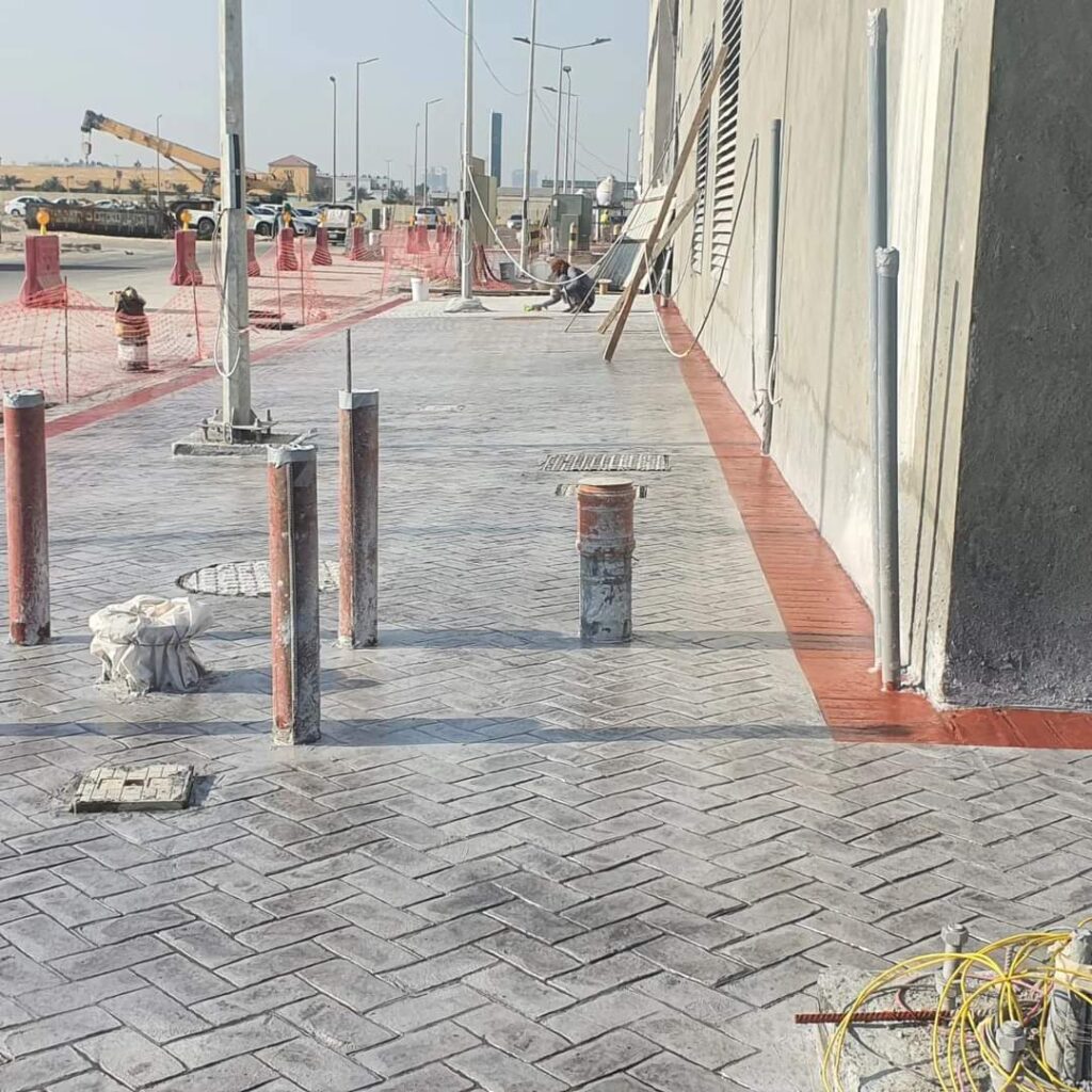أرضيات مايكروسمنت للمكاتب في الرياض بتصميم عصري أنيق يمنح بيئة العمل مظهراً احترافياً ولمسة فخامة من إيليت سعودي فلورز